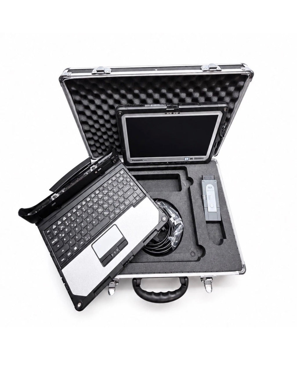 Geöffneter Alu-Diagnosekoffer mit Panasonic CF-33 Toughbook, Tastatur-Docking und VAS 6154B Interface – ODIS V25.3 Engineering V21 Komplettset


