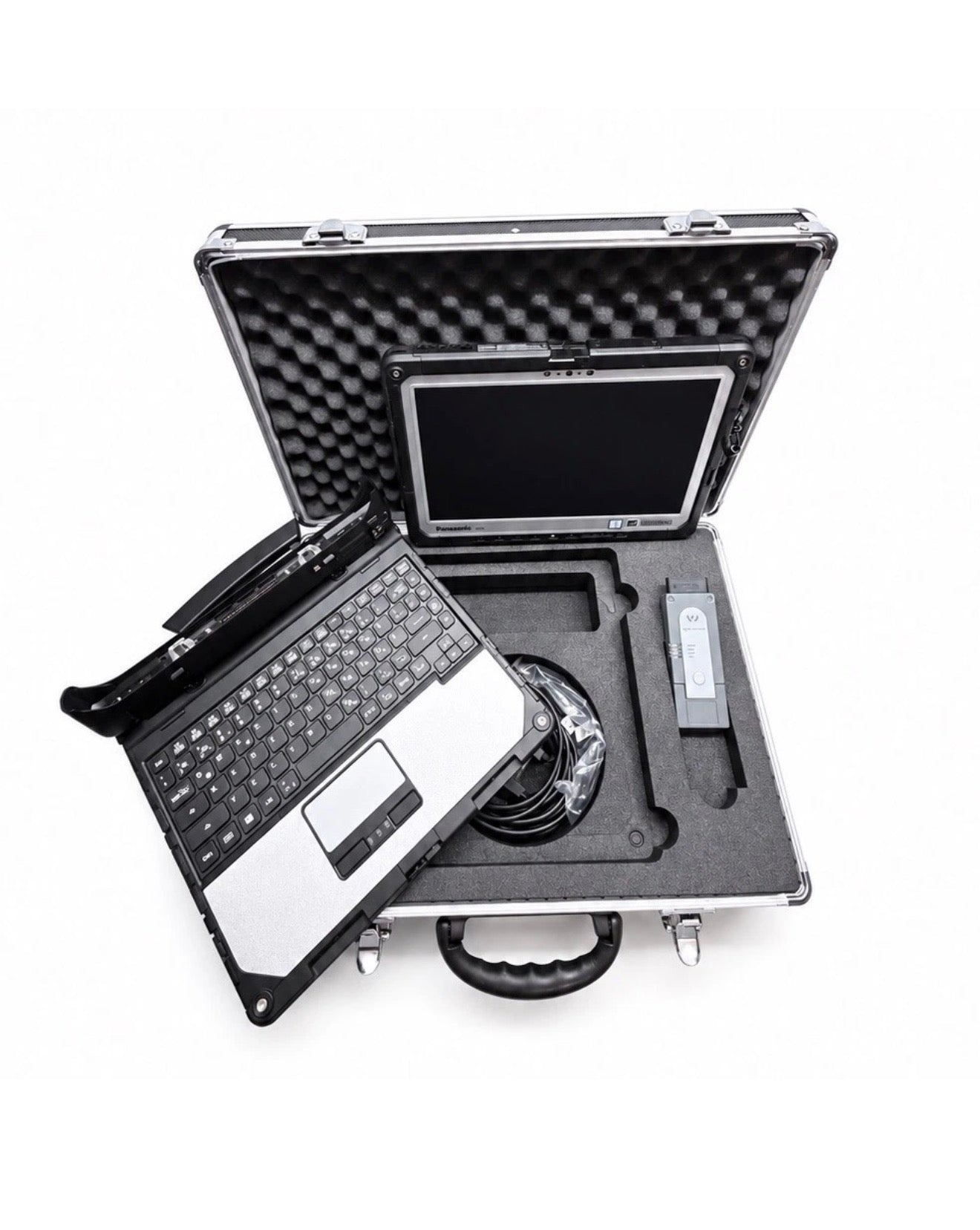 Geöffneter Alu-Diagnosekoffer mit Panasonic CF-33 Toughbook, Tastatur-Docking und VAS 6154B Interface – ODIS V25.3 Engineering V21 Komplettset

